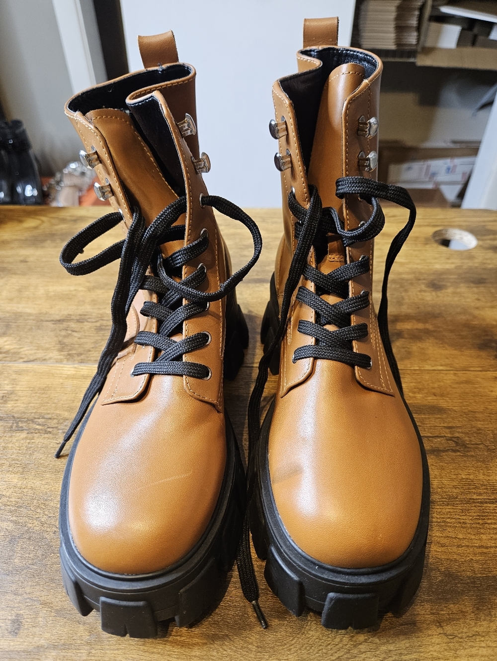 Marc Fisher LTD 8M Happy Lug Boots Platform Brown Leather  Ankle Combat  SCUFF - Picture 2 of 9